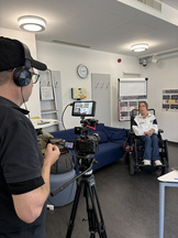 Alexander Bachmayer filming Marlene Krubner for a video portrait.